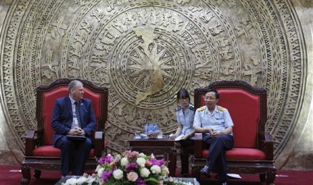 Tổng cục trưởng Nguyễn Văn Cẩn làm việc với Cơ quan Bảo vệ biên giới Anh